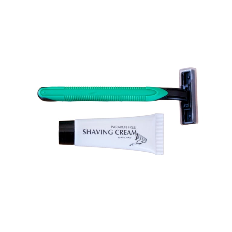 Men’s shaving kit with precision razor and shaving cream